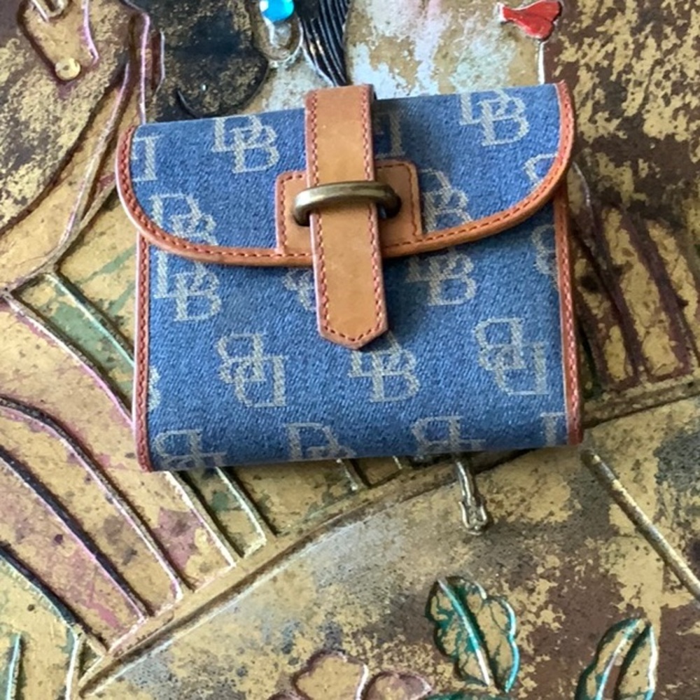 Dooney & Bourke signature wallet